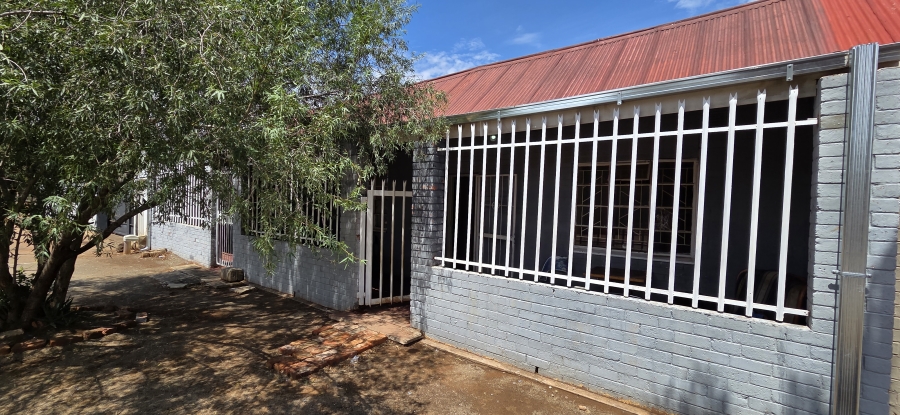4 Bedroom Property for Sale in Beaconsfield Northern Cape